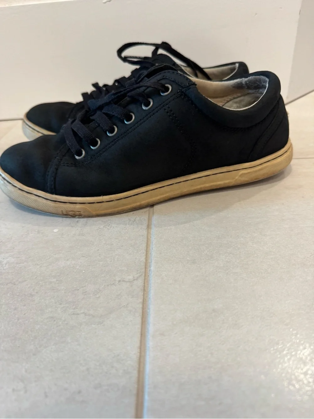UGG Black Suede Casual Sneakers Women’s Size 7.5